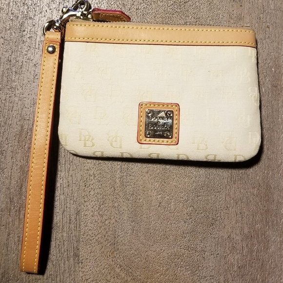 Dooney & Bourke Handbags - Dooney & Bourke Zipper Wallet Wristlet Change Purs